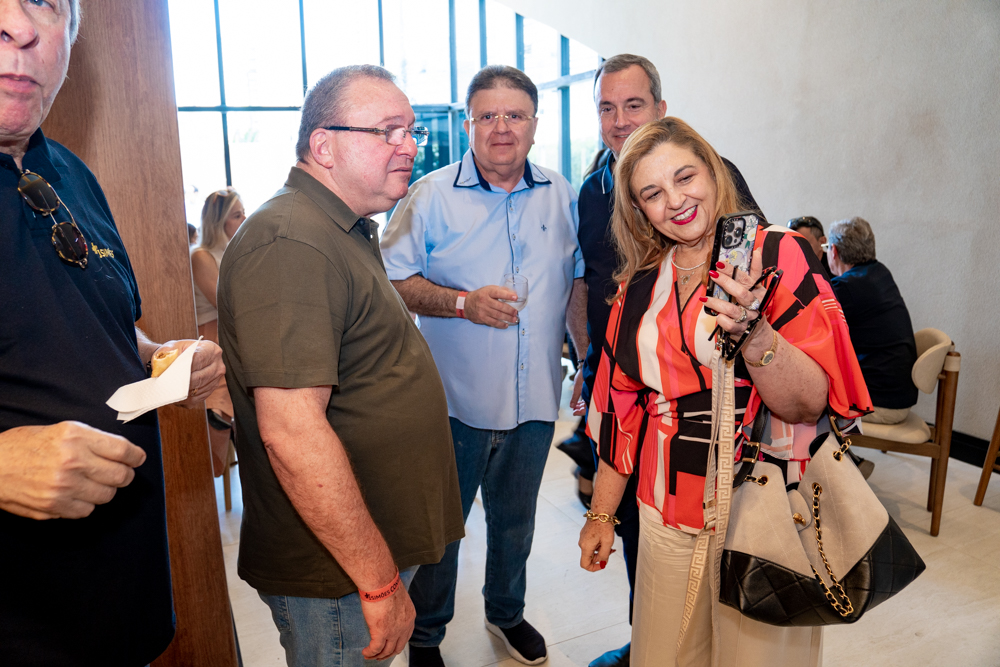 Soft Opening J. SimÕes