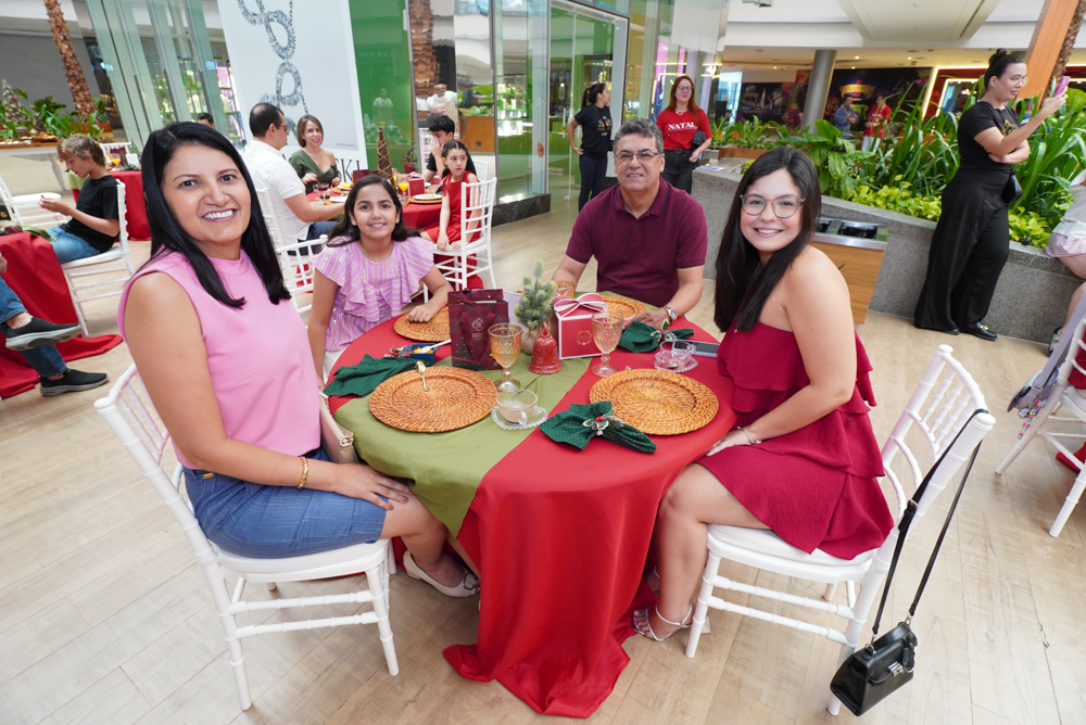 Solange Holanda, Camila Rodrigues, Paulo Rodrigues E Caroline Chagas