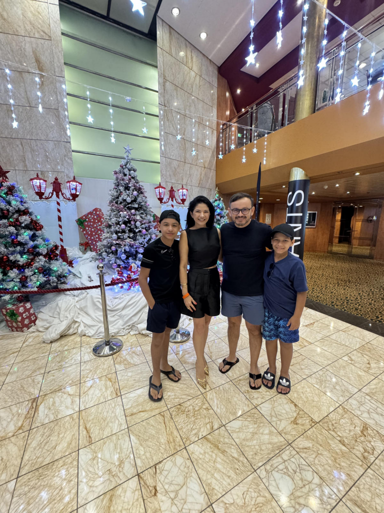 Tatianne, José Teófilo E Filhos No Giants Onboard