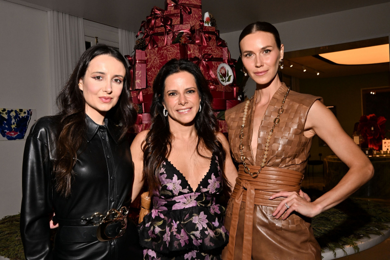 Tania Bulhões celebra o espírito natalino com jantar intimista em São Paulo