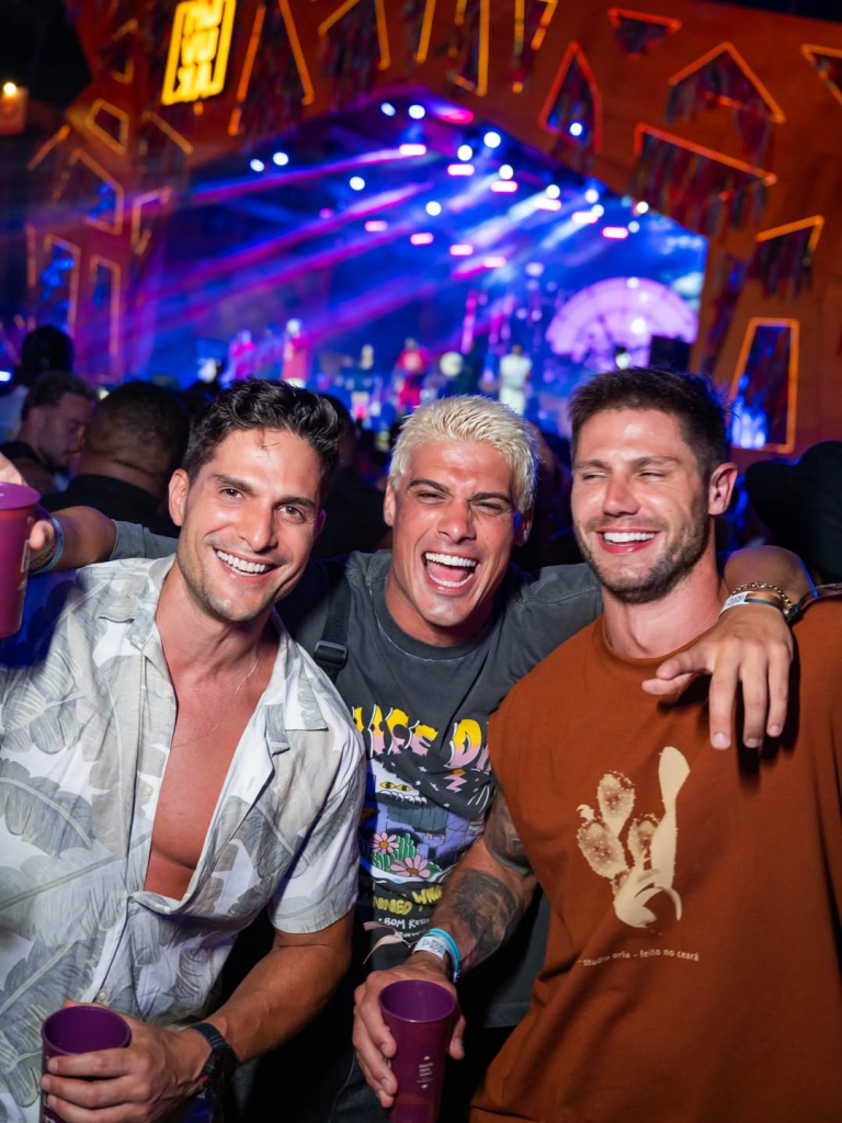 Único Domingo Do Ano Que A Gente Quer Que Se Arraaaaste. #muvuka #réveillonamoré