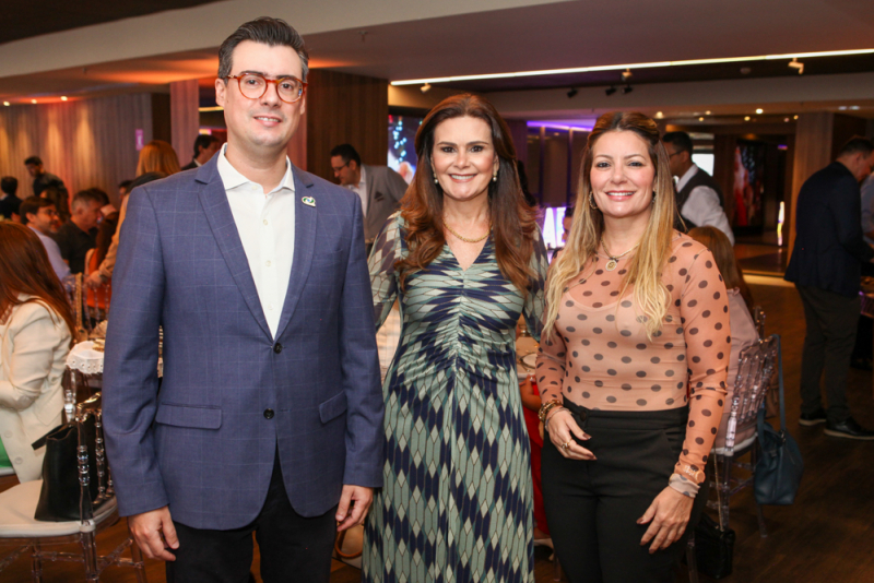 Trabalho reconhecido - Eduardo Bismarck é agraciado com o Troféu Habib Ary pela ABIH-CE