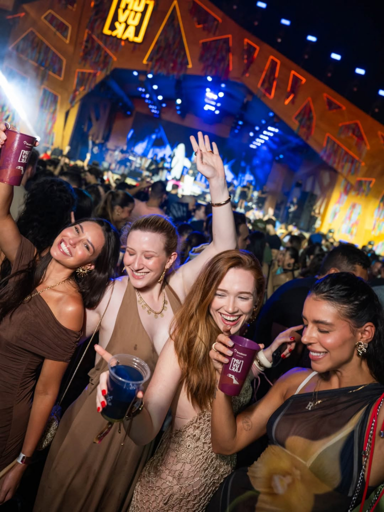 Vamo Fazer Um Combinado Sempre Que Tiver Uma 𝙨𝙚𝙣𝙝𝙤𝙧𝙖 𝙛𝙖𝙧𝙧𝙖 Dessas, Me Chame. #muvuka