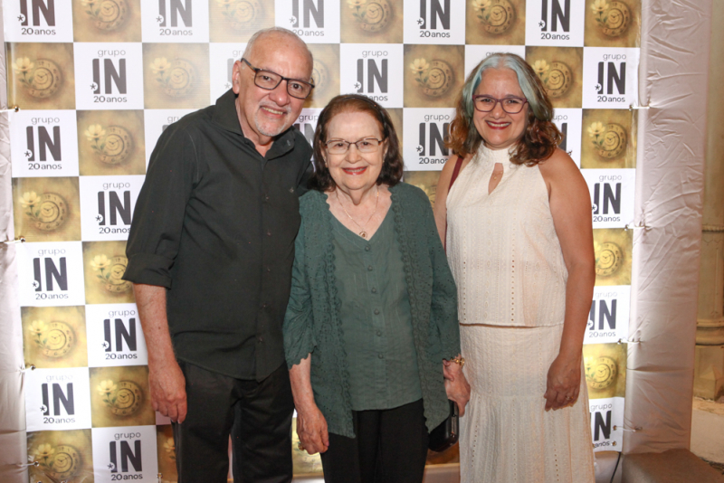 Casa de Vovó Dedé apresenta Cantata da Esperança no palco do Theatro José de Alencar