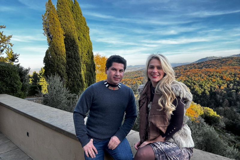 Pompeu Vasconcelos e Mariana da Fonte celebram dois anos de união em destinos italianos que inspiram romance