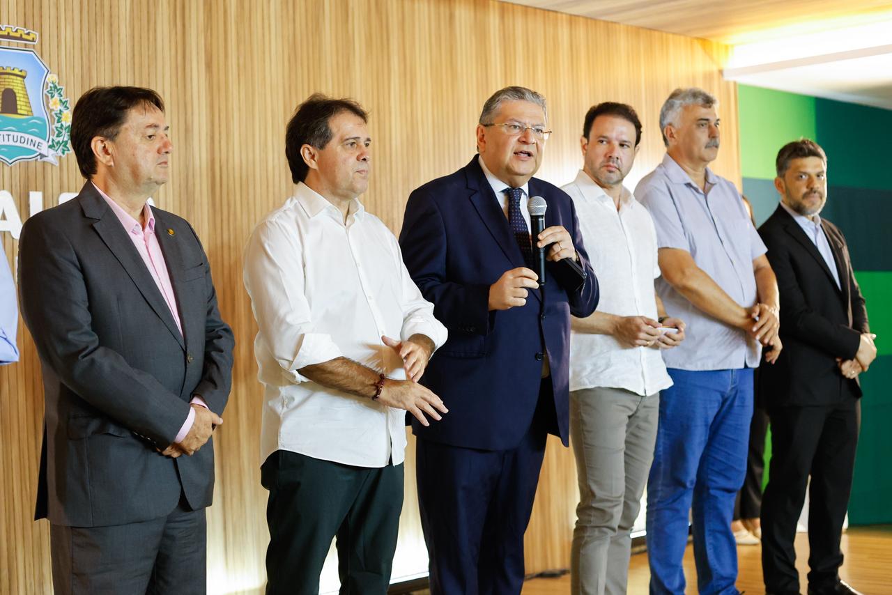 Procuradoria de Fortaleza recebe reforço com posse de 15 novos analistas