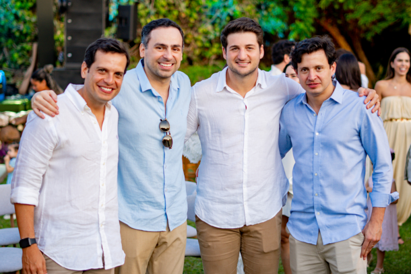 Sacramento do batismo - Fernanda Levy e Omar Macedo levam Omar Filho à pia batismal no Sítio Canaã, em Paracuru