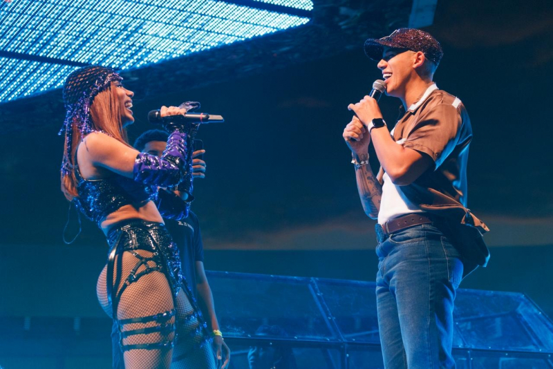 Ensaios de Carnaval - Cosmos em violeta: Anitta aposta em visual escorpiano em Campinas