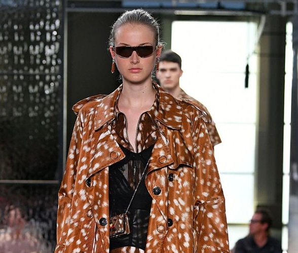 Tendência ‘bambicore’ desponta como a nova animal print queridinha da moda