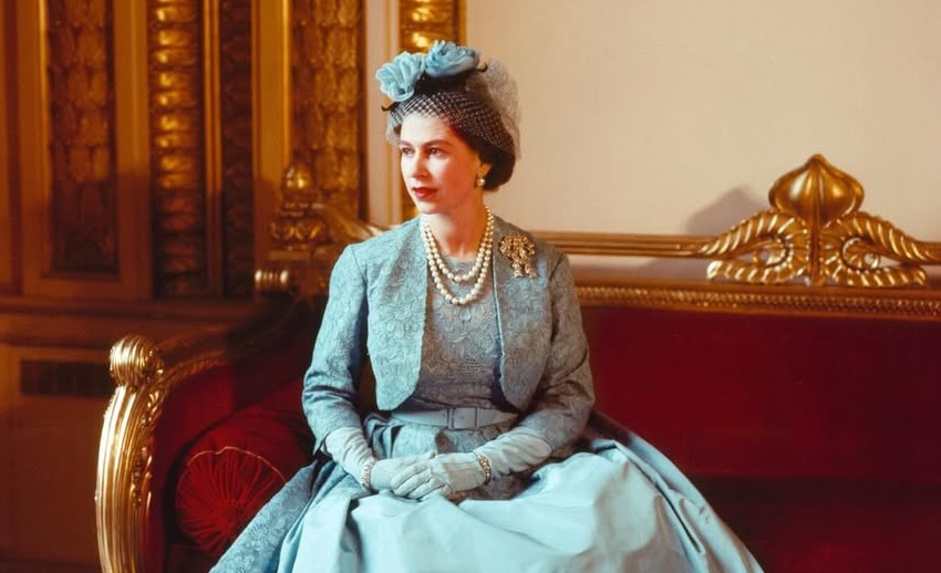 Ingressos já disponíveis para a exposição de moda que celebra os 100 anos de Elizabeth II