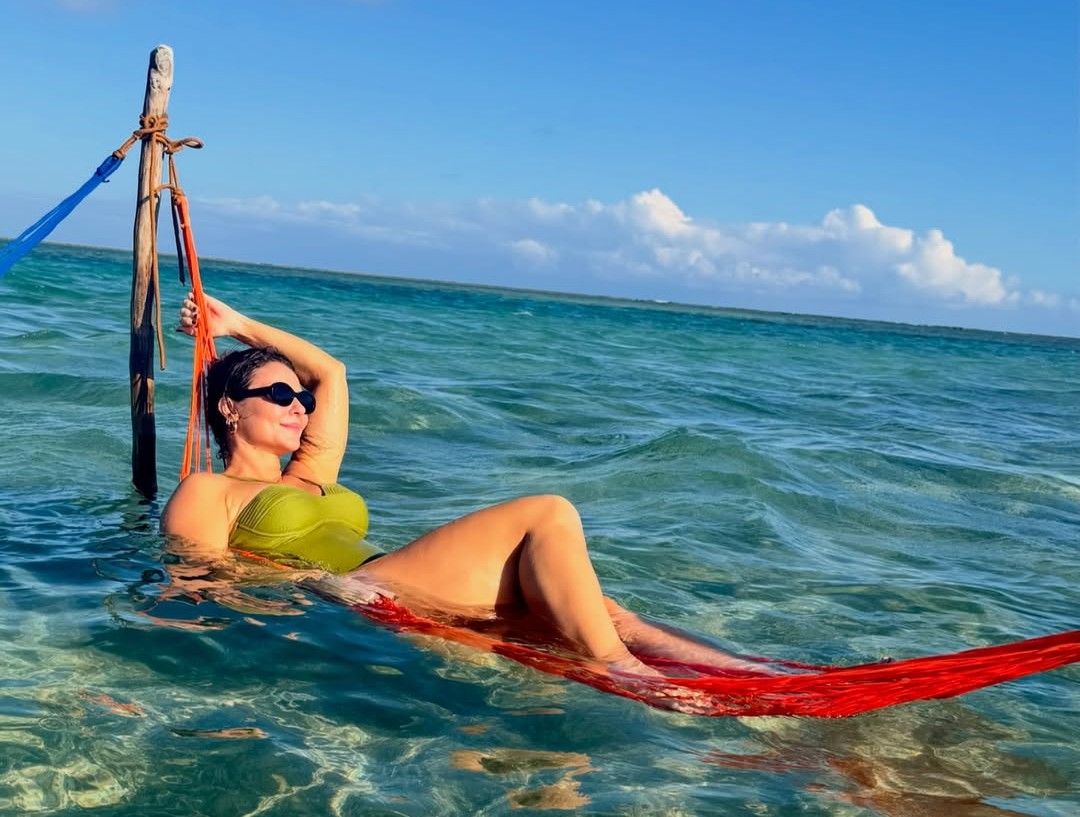 Paolla Oliveira celebra a chegada de 2026 em clima de leveza no litoral de Alagoas