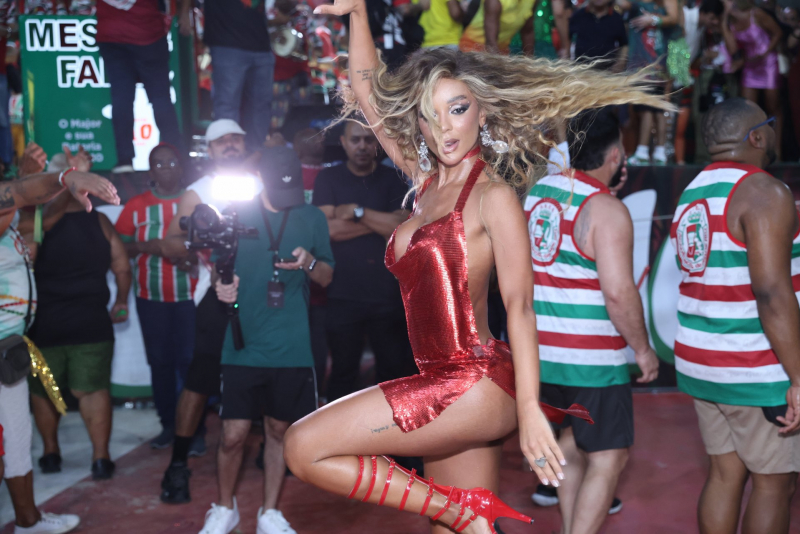 Rumo À Avenida - Paolla Oliveira, Ludmilla e mais famosas marcam presença em ensaio da Grande Rio