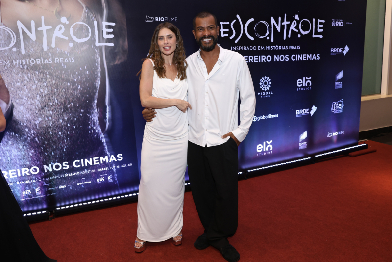 Cinema Nacional - Pré-estreia do filme (Des)Controle reúne Carolina Dieckmann, Caco Ciocler e elenco no Rio de Janeiro