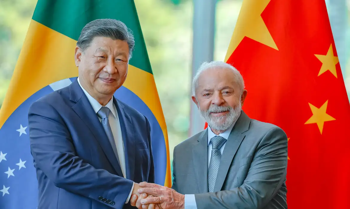 Lula confirma isenção de vistos para cidadãos chineses em conversa com Xi Jinping