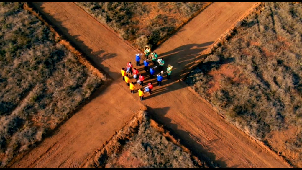 Cinthia Marcelle, Cruzada (frame Do Vídeo). Coleção Museu De Arte Moderna De São Paulo. Still Marina Paixão