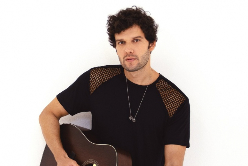 Artista cearense Davi Cartaxo apresenta novos singles em show exclusivo no Ideal Clube