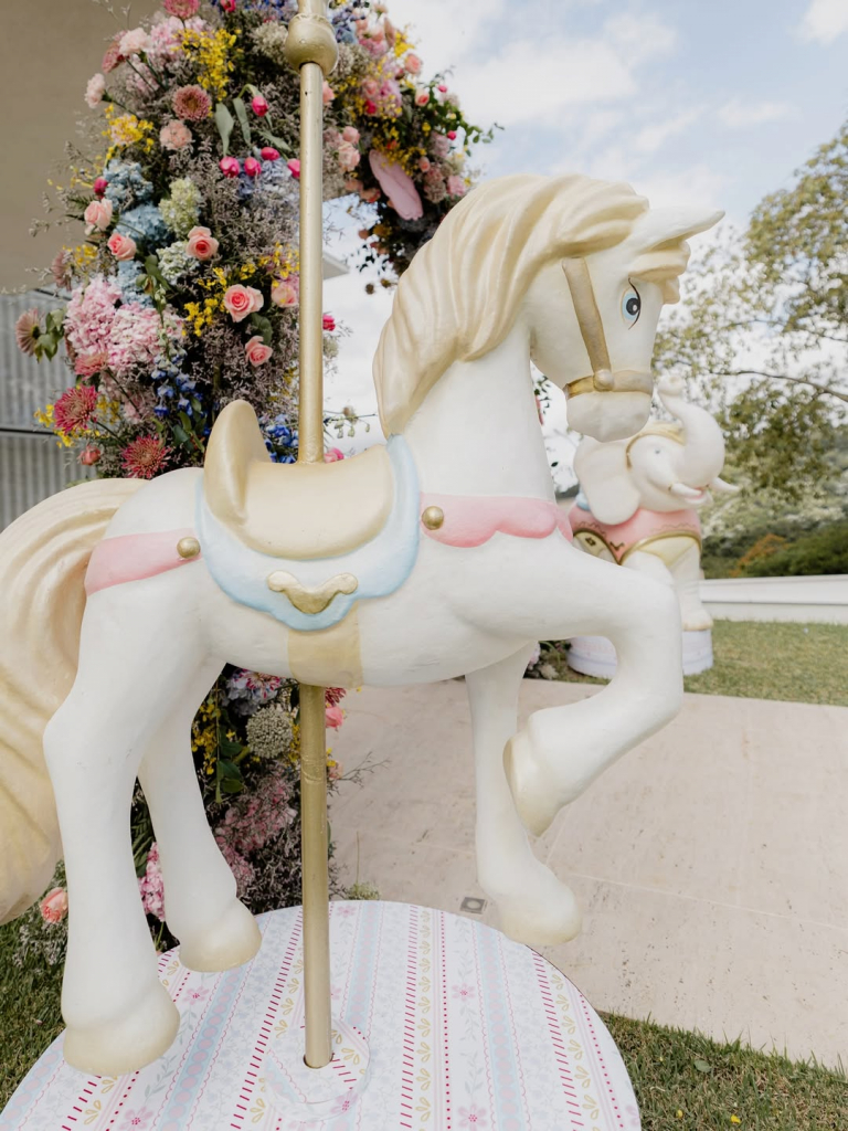 Detalhes Do Carrossel Encantado Da Serena 🎠🩷 (9)