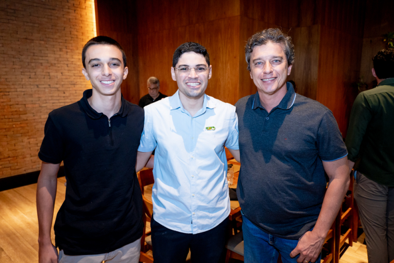 Círculo Empresarial - Educação e tecnologia pautam almoço da AJE Fortaleza com Tales de Sá Cavalcante