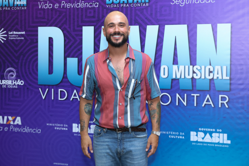 palco carioca - Musical ‘Djavan – Vidas pra Contar’ reúne famosos em sessão especial no Rio