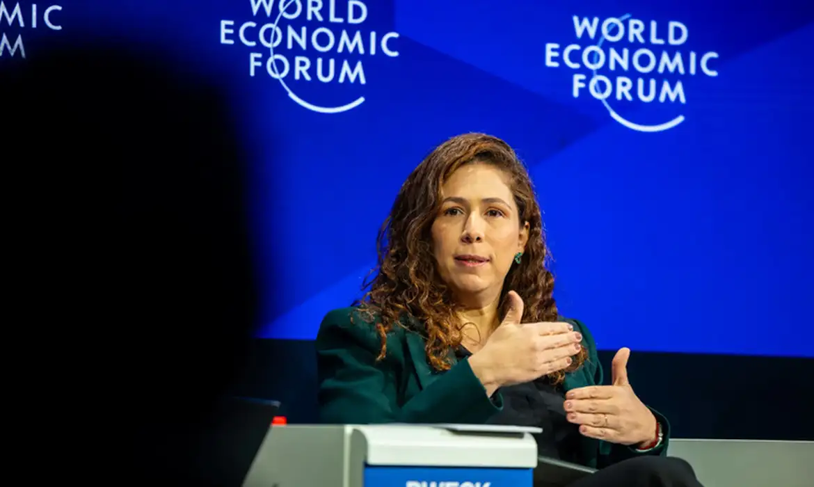 Em Davos, ministra Esther Dweck defende integração para impulsionar o crescimento latino-americano