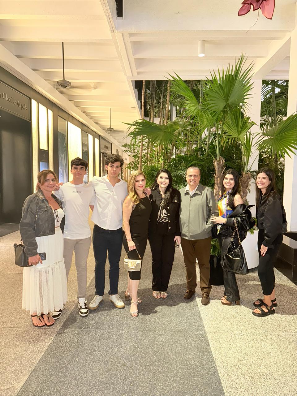 Dra. Fabiana Lustosa brinda o novo ano em Miami