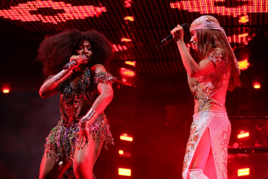 Gaby Amarantos E Anitta (1)