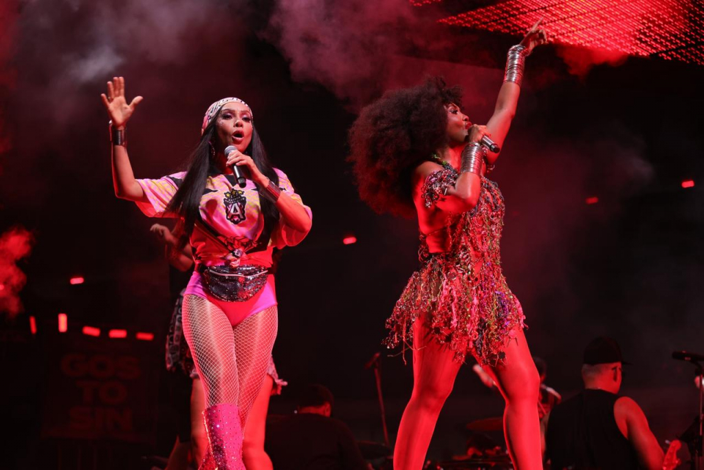 Gaby Amarantos E Viviane Batidão (2)