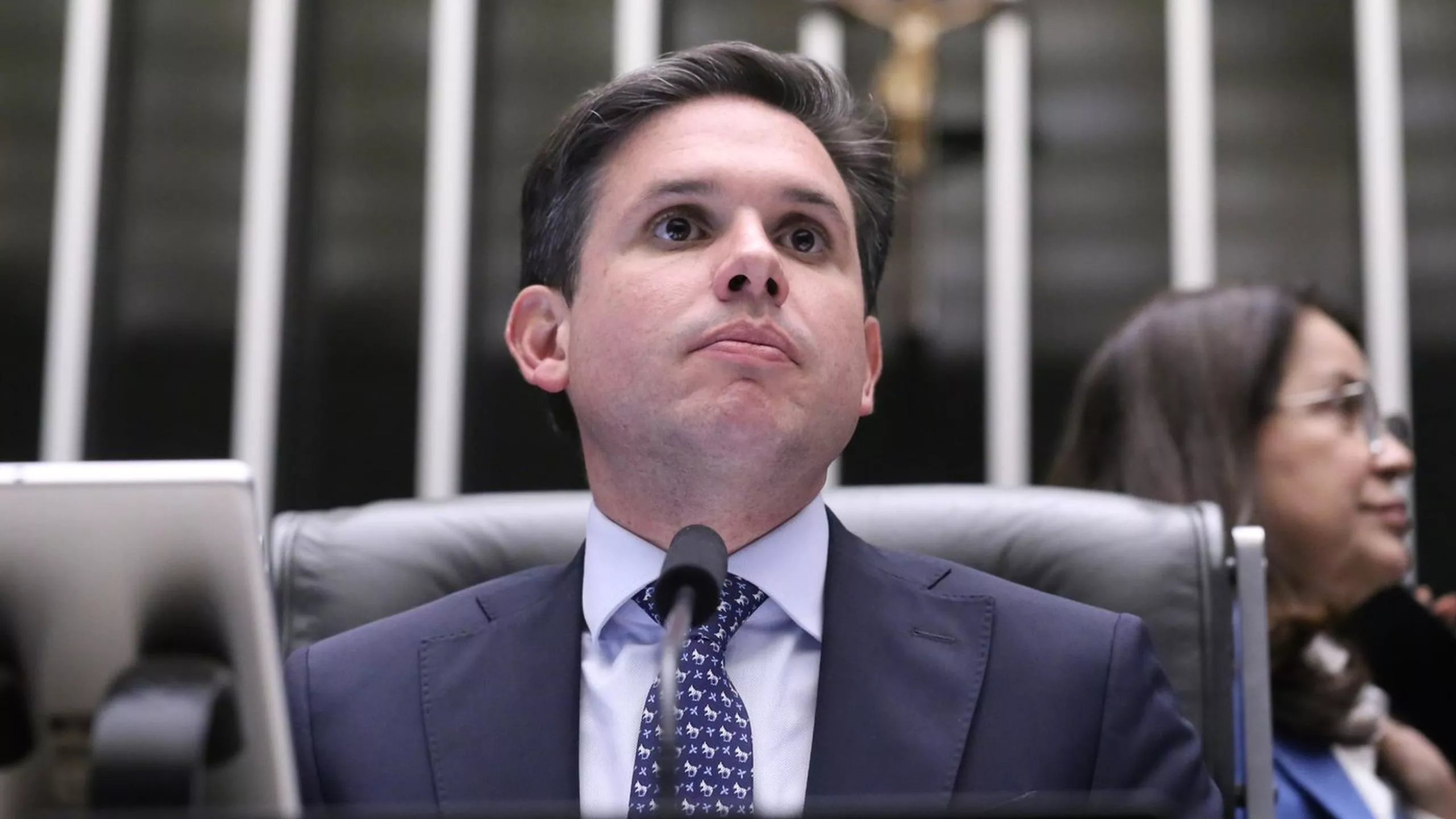 Hugo Motta reúne líderes partidários para definir prioridades da Câmara