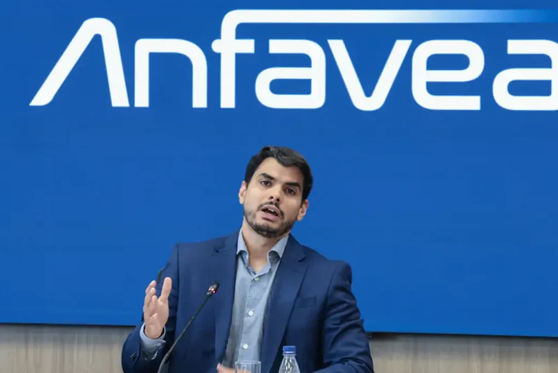 Anfavea projeta crescimento de 3,7% na produção de veículos para 2026