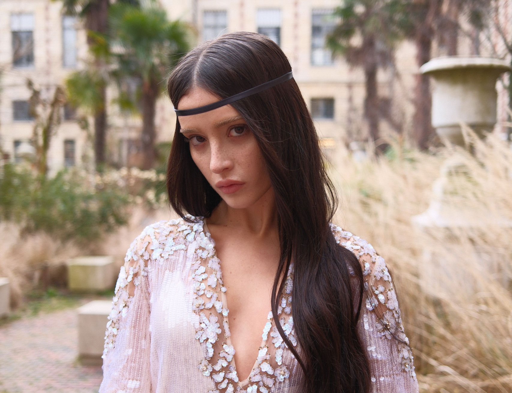 Livia Nunes fecha a temporada de Alta-Costura de Paris com presença no desfile da Valentino