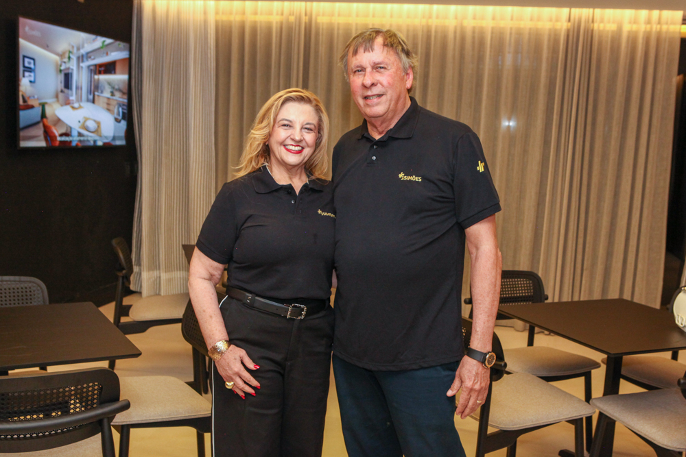 Jacqueline E José Simões