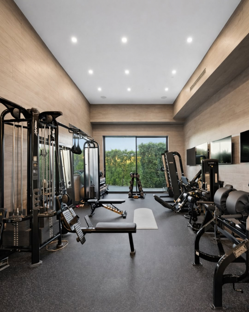 Jennifer Lopez Is Selling Her Beverly Hills Estate And It’s One Of The Most Impressive Celebrity (8)