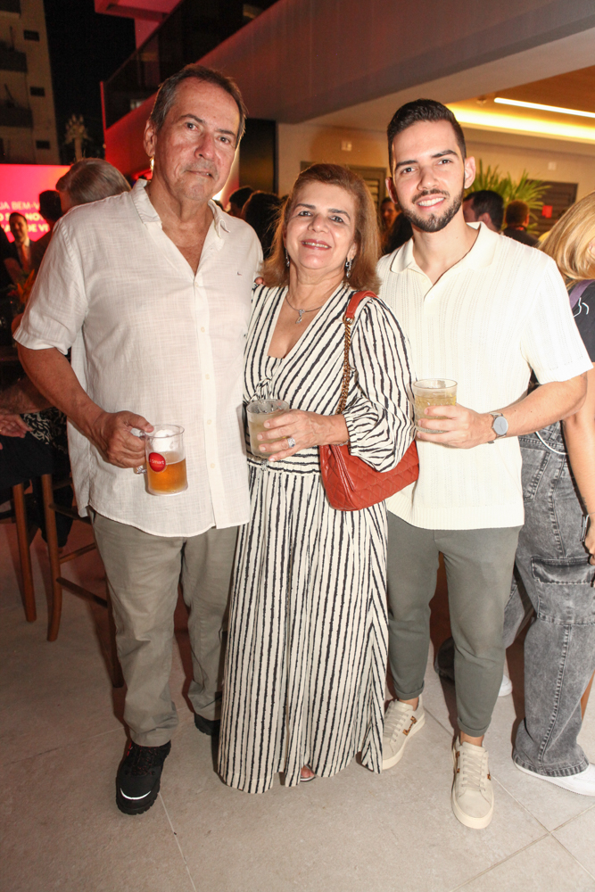 Julio E Elisabeth Pinheiro, João Lima