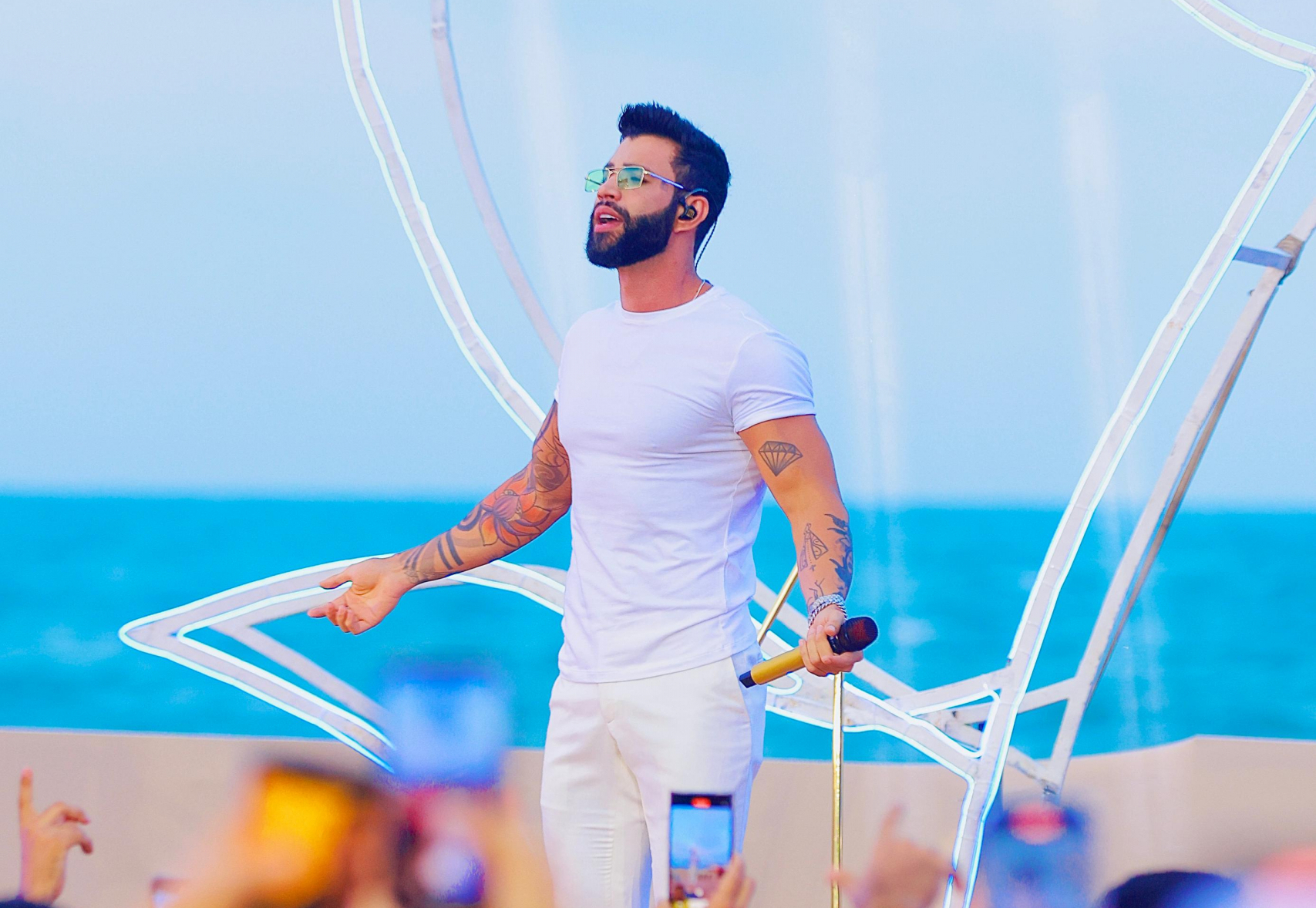 Gusttavo Lima leva o “Paraíso Particular Sunset” ao Beach Park em edição especial