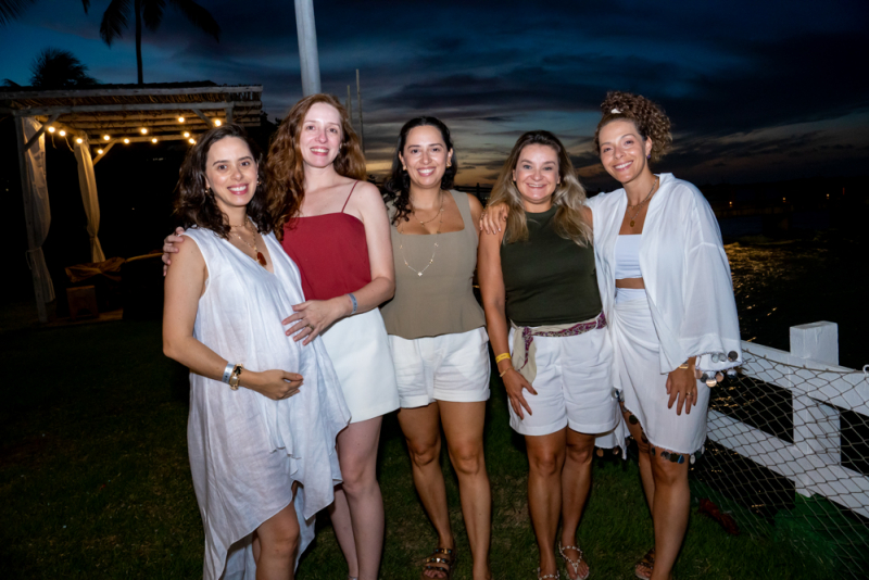 Atmosfera Leve - Pôr do sol no Iate Clube reúne habitués e celebrações em família