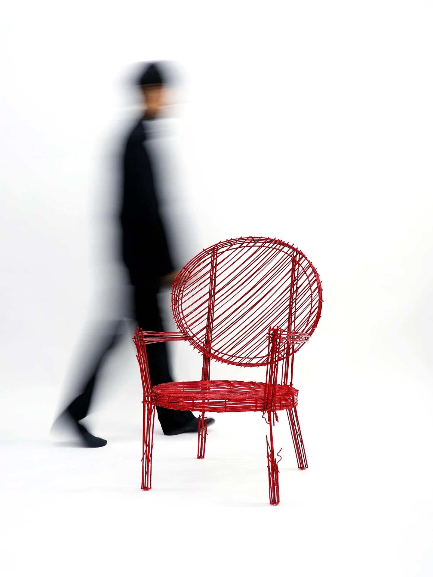 A cadeira que da a impressão de um rascunho no papel