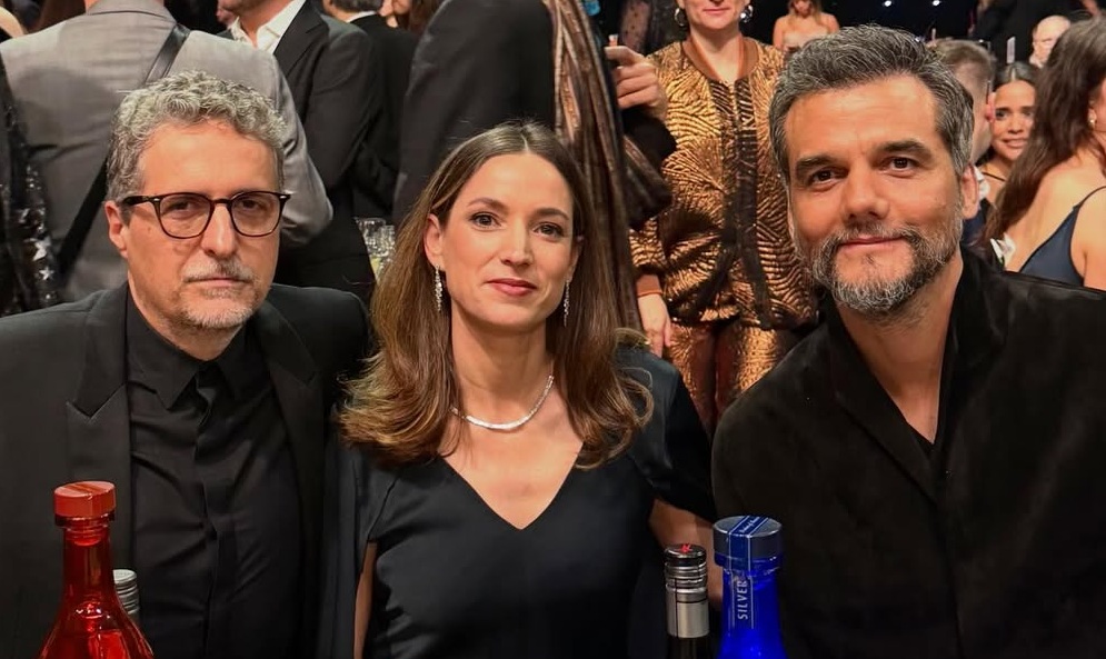 Diretor é surpreendido ainda no tapete vermelho do Critics Choice com vitória de ‘O Agente Secreto’