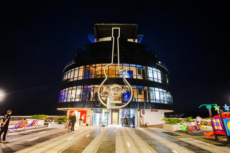 Hard Rock Cafe abre espaço único no litoral de SC com restaurante sobre o mar