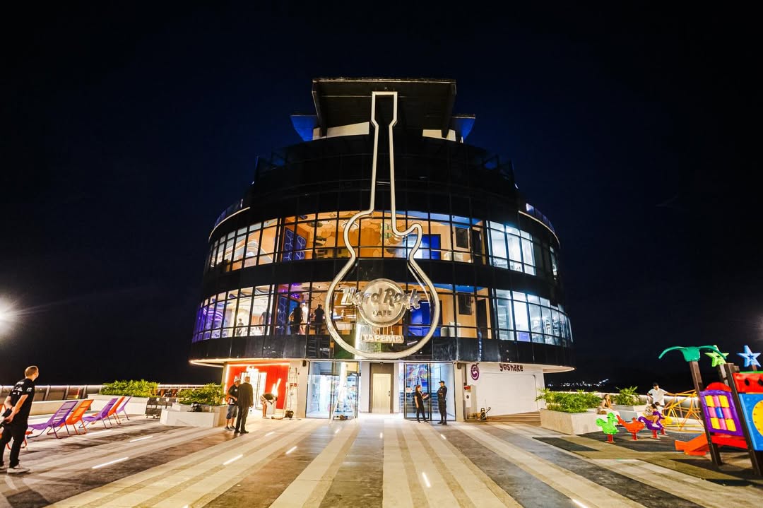 Hard Rock Cafe abre espaço único no litoral de SC com restaurante sobre o mar