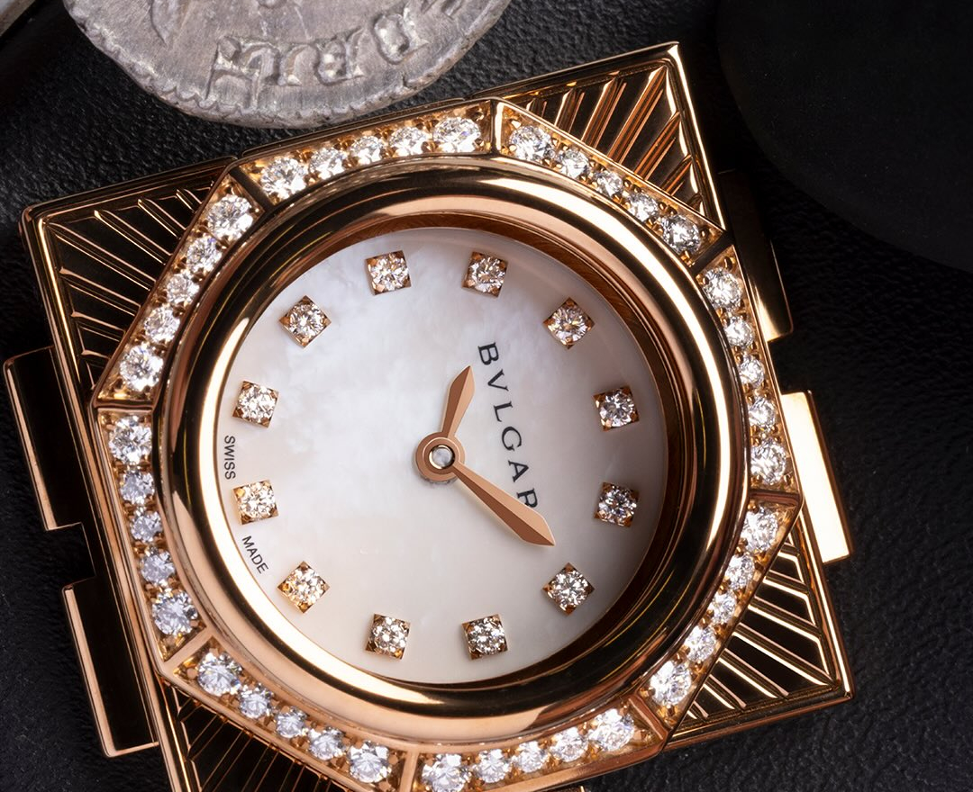 Bvlgari apresenta novos relógios da coleção ‘Arte do Ouro’ na LVMH Watch Week 2026