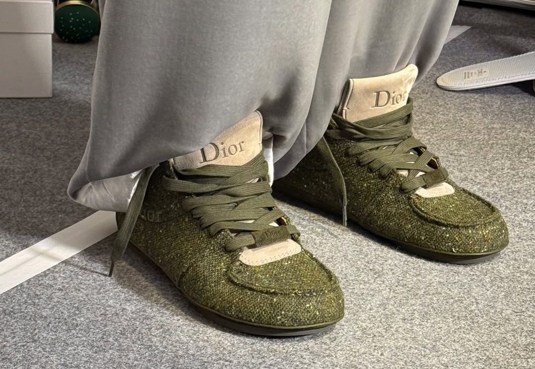 Dior apresenta novas versões do tênis Roadie com acabamento em tweed na Paris Fashion Week