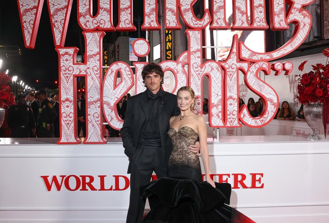 Margot Robbie, Jacob Elordi e Charli XCX apostam em produções luxuosas na première de “O Morro dos Ventos Uivantes”