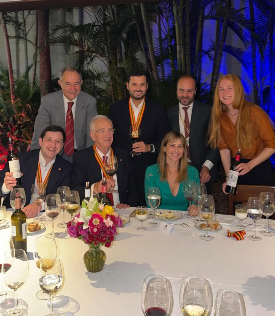 Tendo A Honra De Ser Nomeado Comendador De Bordeaux Pela Commanderie De Bordeaux Em Jantar Reali (1)