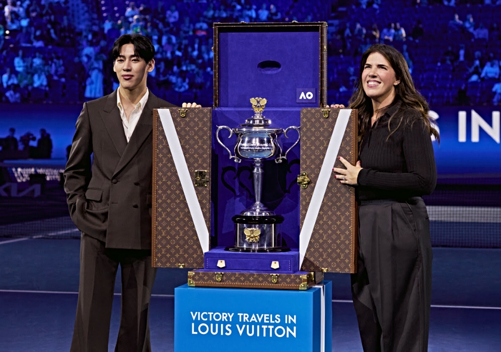 Trophy Trunk Louis Vuitton leva troféu da final feminina do Australian Open 2026