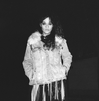 Em formato voz e violão, Tulipa Ruiz apresenta “Noire” na CAIXA Cultural Fortaleza