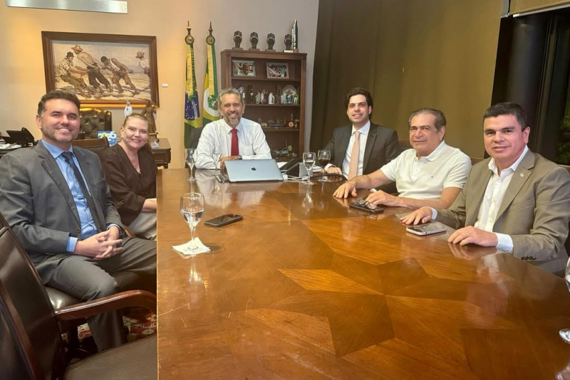 Elmano de Freitas fortalece bloco governista em reunião decisiva com União Progressista