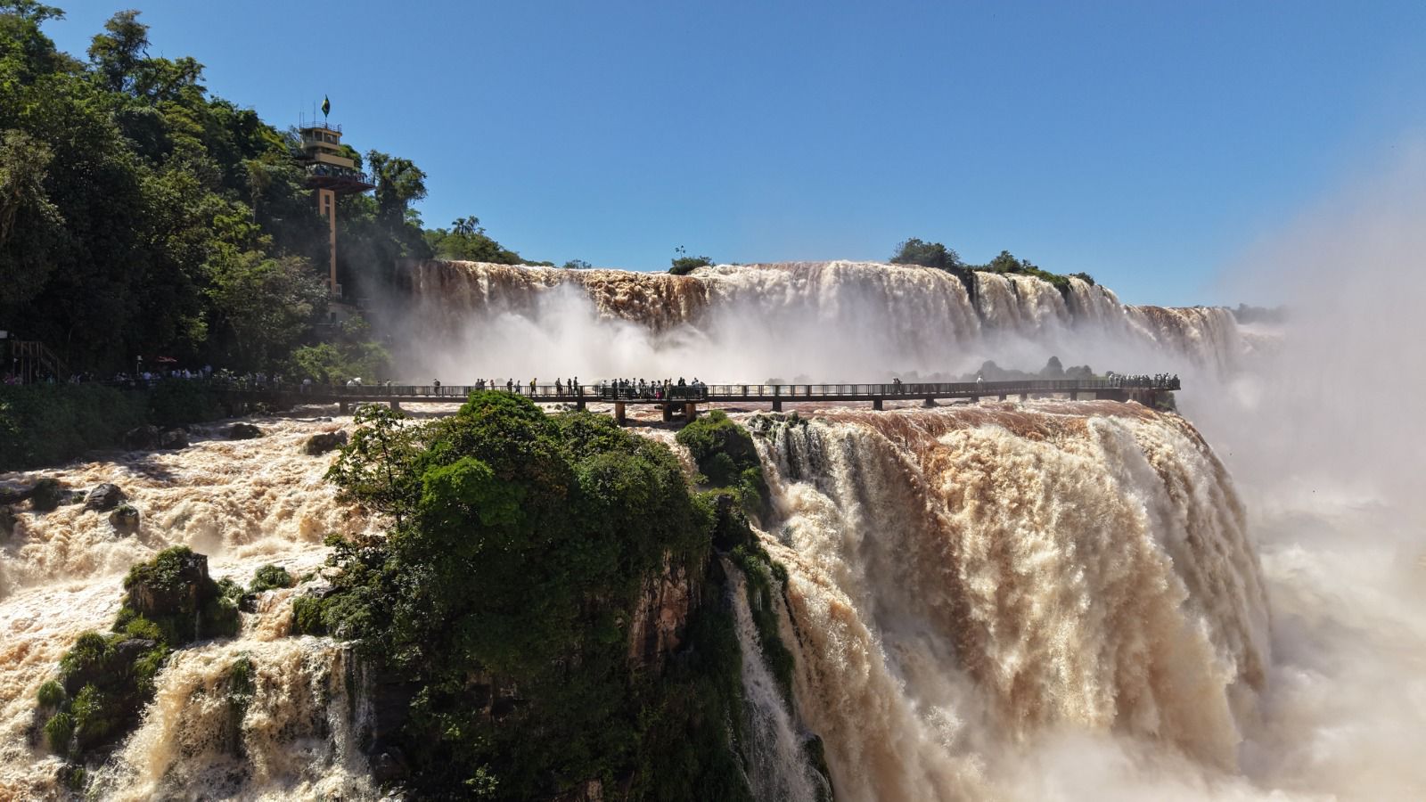 Parque Nacional do Iguaçu bate recorde de 2,05 milhões de visitantes e 207 países em 2025
