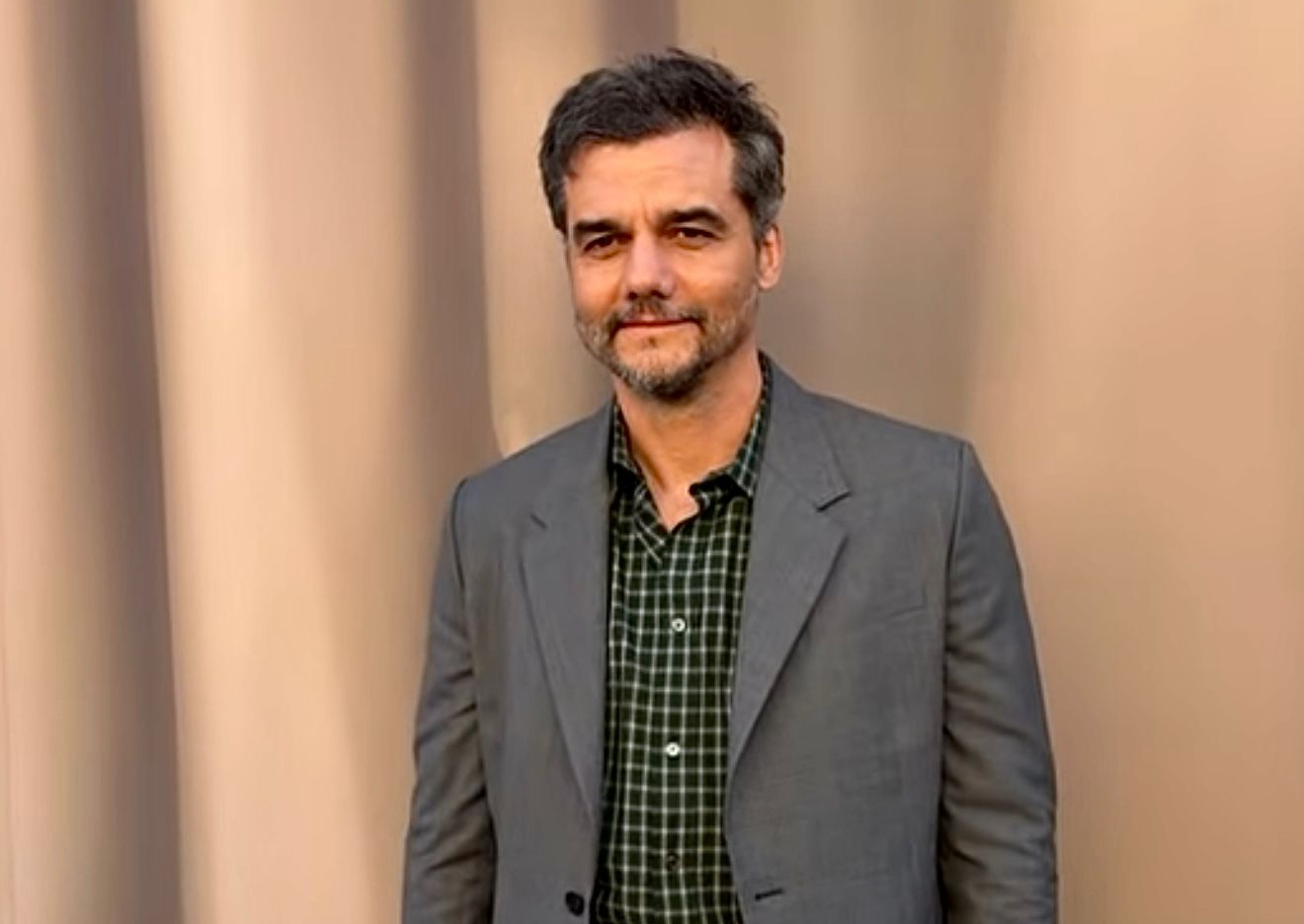 Wagner Moura prestigia desfile da Dior Homme na Paris Fashion Week 2026