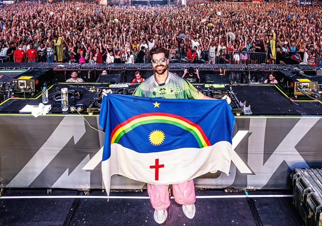 Alok comanda mar de gente e protagoniza um dos maiores shows do Carnaval do Recife