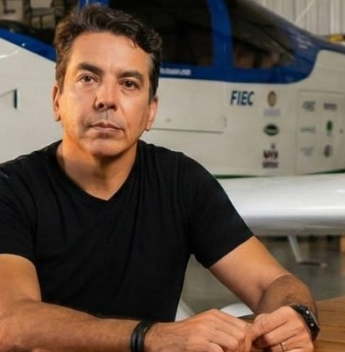 Piloto cearense Alexandre Frota anuncia volta ao mundo solo em avião monomotor
